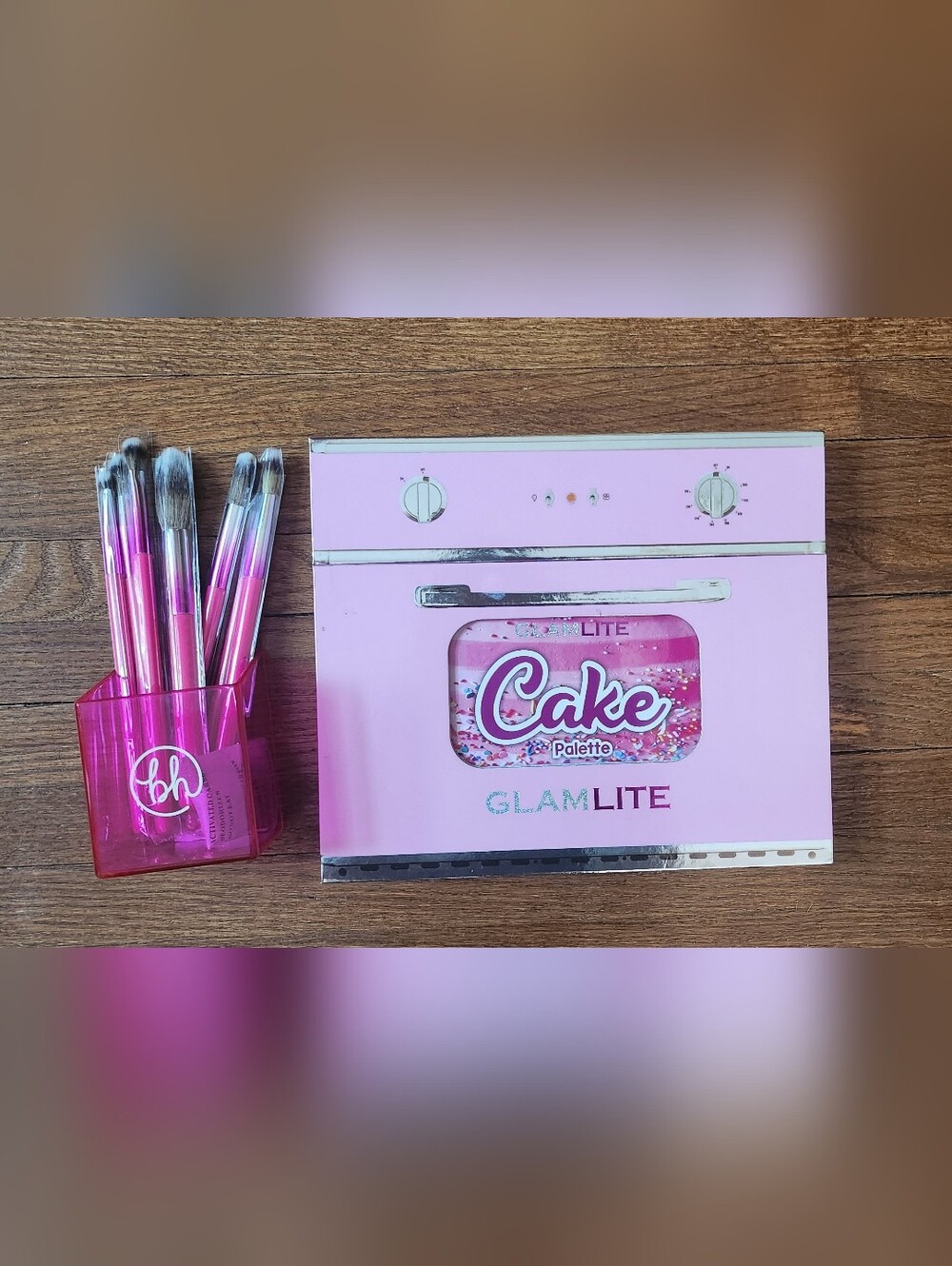 Cake Palette Glamlite & Brush Makeup Set